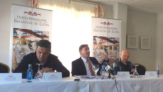 Lorenzo Pardo, Manuel Romero y Manuel 'Lito' Garrido, durante la rueda de prensa. 