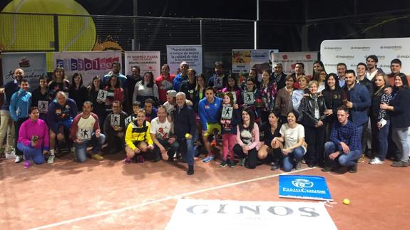 Foto de familia del torne 'Juega por la salud mental'.