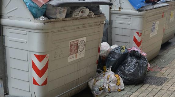 Los trabajadores del servicio de recogida de basuras iniciarán huelga indefinida el día 3 de abril.