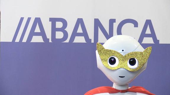 R4, el nuevo empleado de Abanca. 