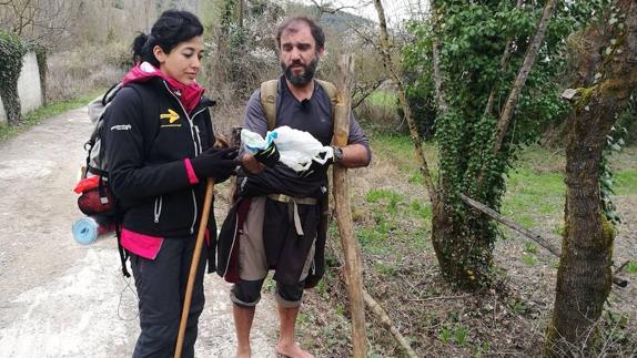 Lucía Pérez y Tonhito de Poi, durante el camino. 