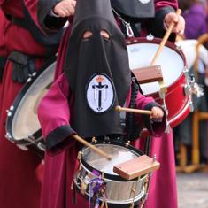 Un paponín en la Procesión del Desenclavo.