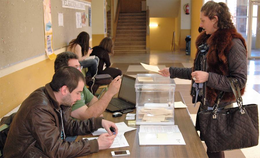 Imagen de archivo de las pasadas elecciones al Claustro en 2013.