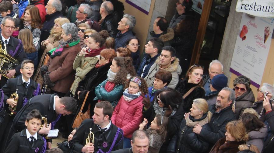 Imagen de la calle Ancha al paso de una procesión.