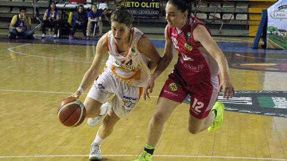 Patri Benet durante el partido ante Les Corts.