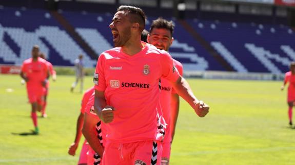 Regalón celebra su gol en Valladolid.