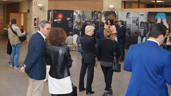 Presentación de las jornadas ante la exposición en la Facultad de Derecho.