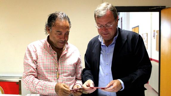 Felipe Llamazares junto a Antonio Silván.