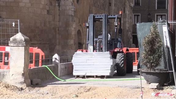 Imagen de las obras en la plaza del Grano.