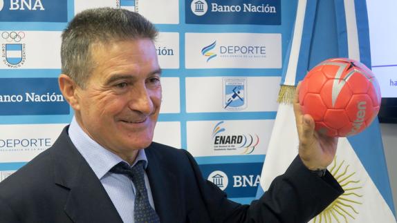 Manolo Cadenas, durante su presentación como seleccionador de Argentina.
