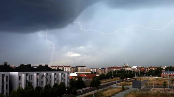 Captura de una tormenta en León capital. 