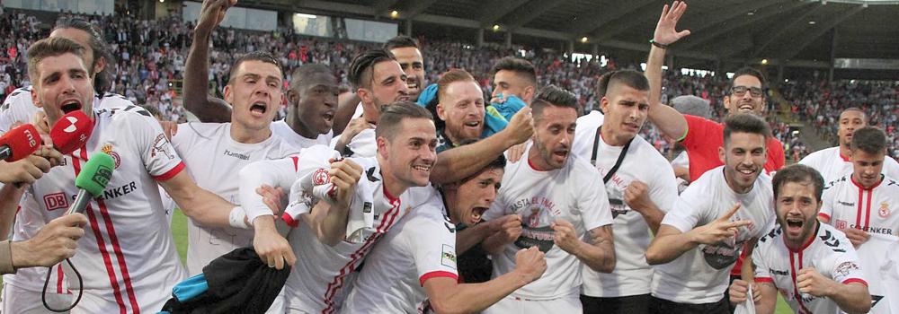 Gallar celebra su gol en el Reino de León.