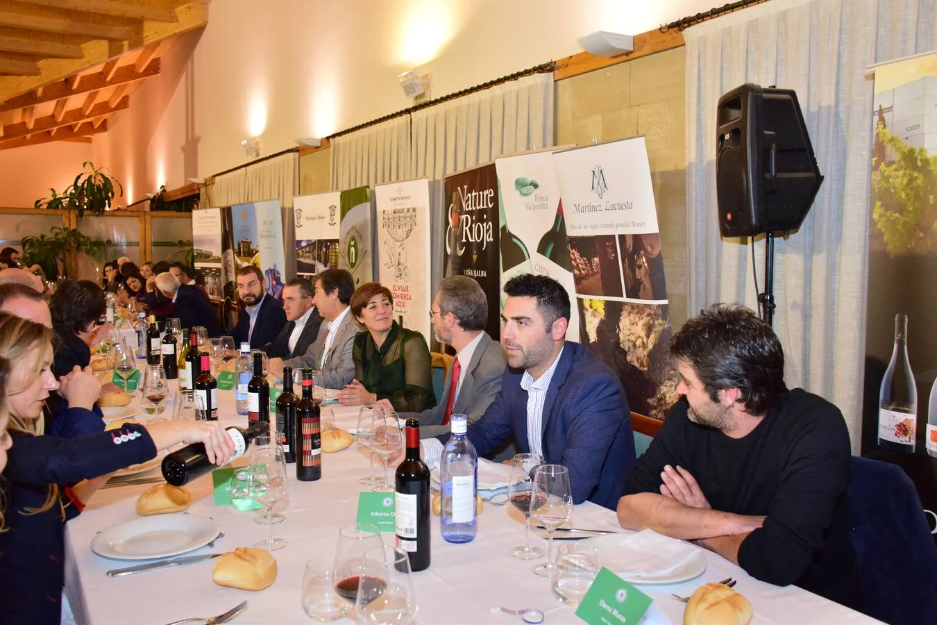 Gran ambiente en la cena que reunió a los jugadores habituales de la liga, patrocinadores y organización.