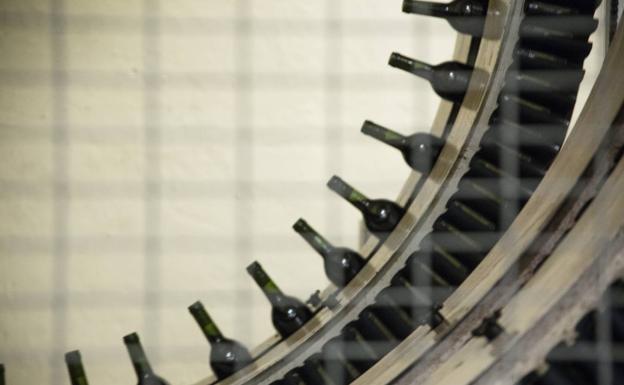 Robots para mover botellas de vino en las bodegas