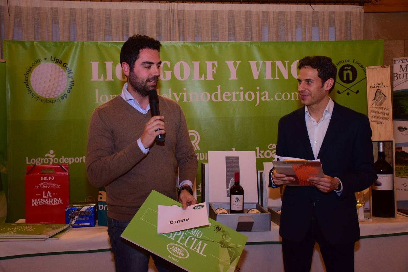 Los ganadores del torneo Finca Valpiedra recibieron sus premios de manos de los patrocinadores.