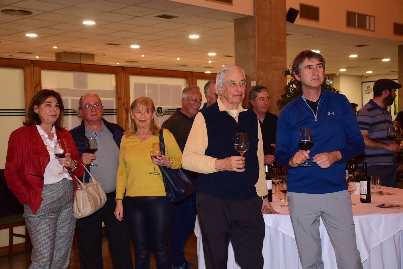 Tras la jornada de juego, los participantes disfrutaron de una cata de los vinos de Finca Valpiedra.