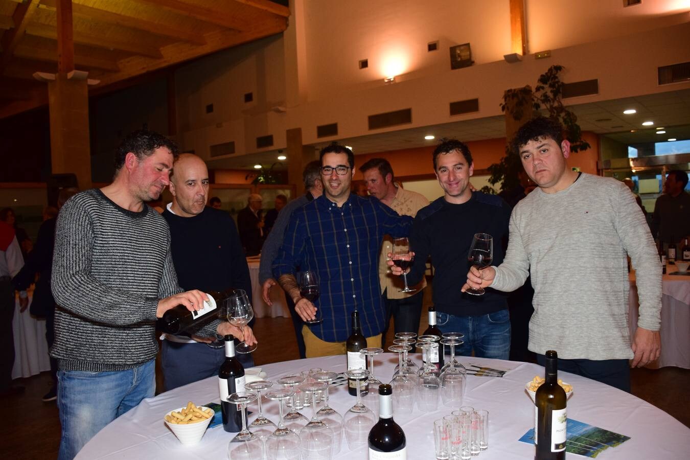 Tras la jornada de juego, los participantes disfrutaron de una cata de los vinos de Finca Valpiedra.