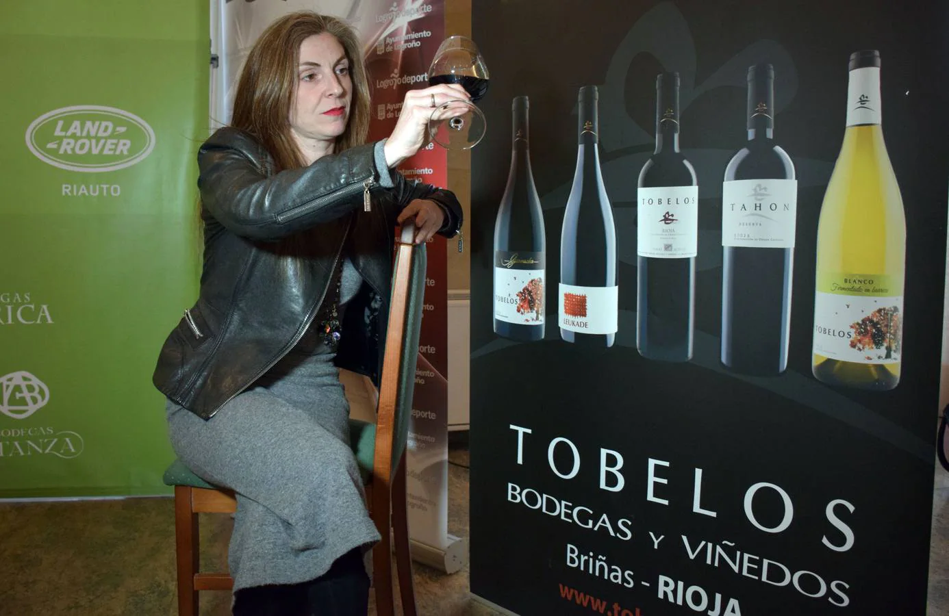 Tras la jornada de juego se puedo disfrutar de la cata de dos vinos de Bodegas Tobelos.