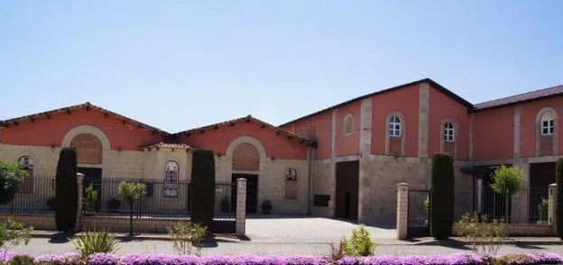 Una imagen de las instalaciones de Bodegas Pastor Díaz, sitas en Aldeanueva de Ebro. :: l.r.