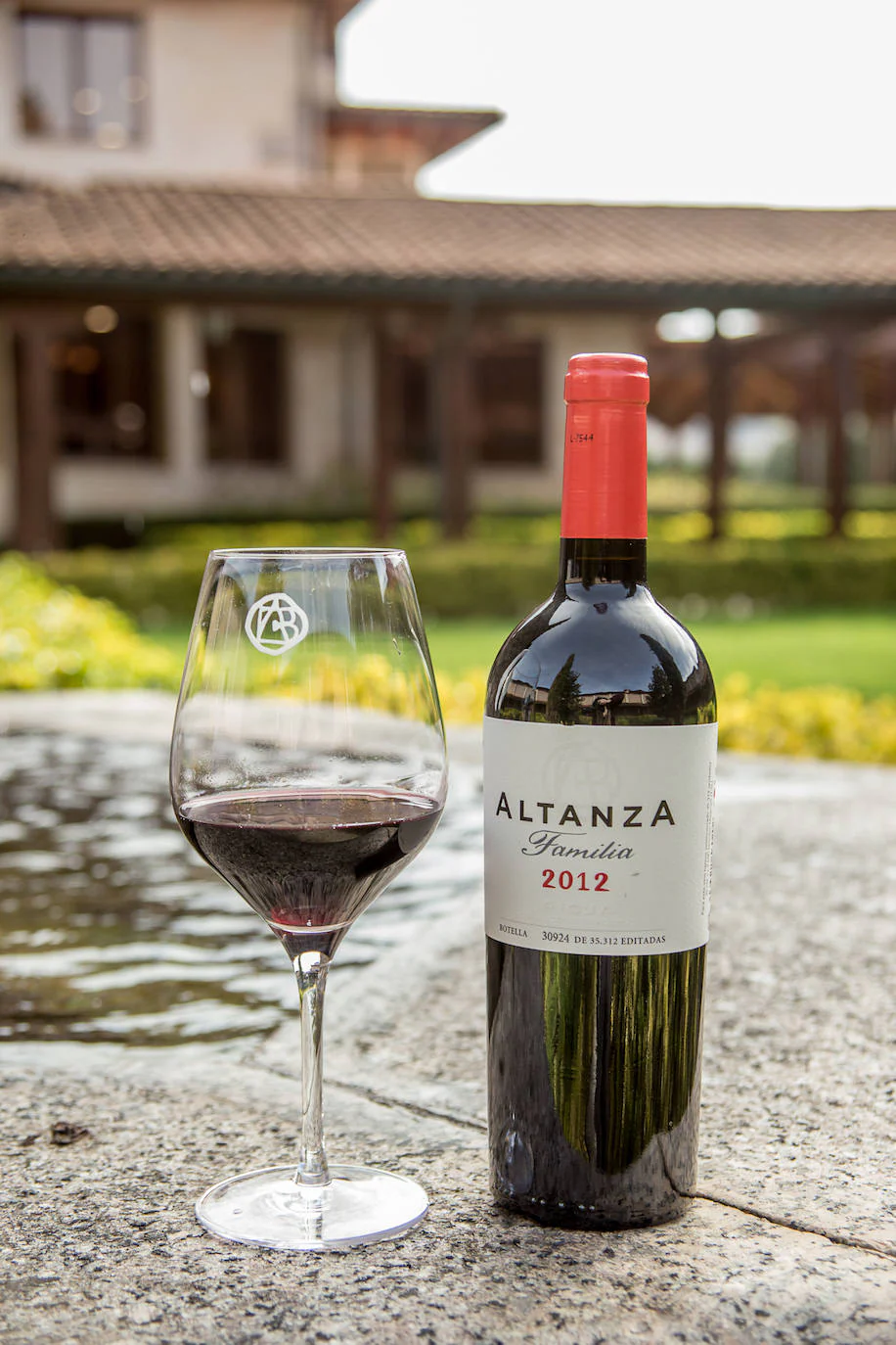 Fotos: Los vinos de Altanza lucen nuevas etiquetas