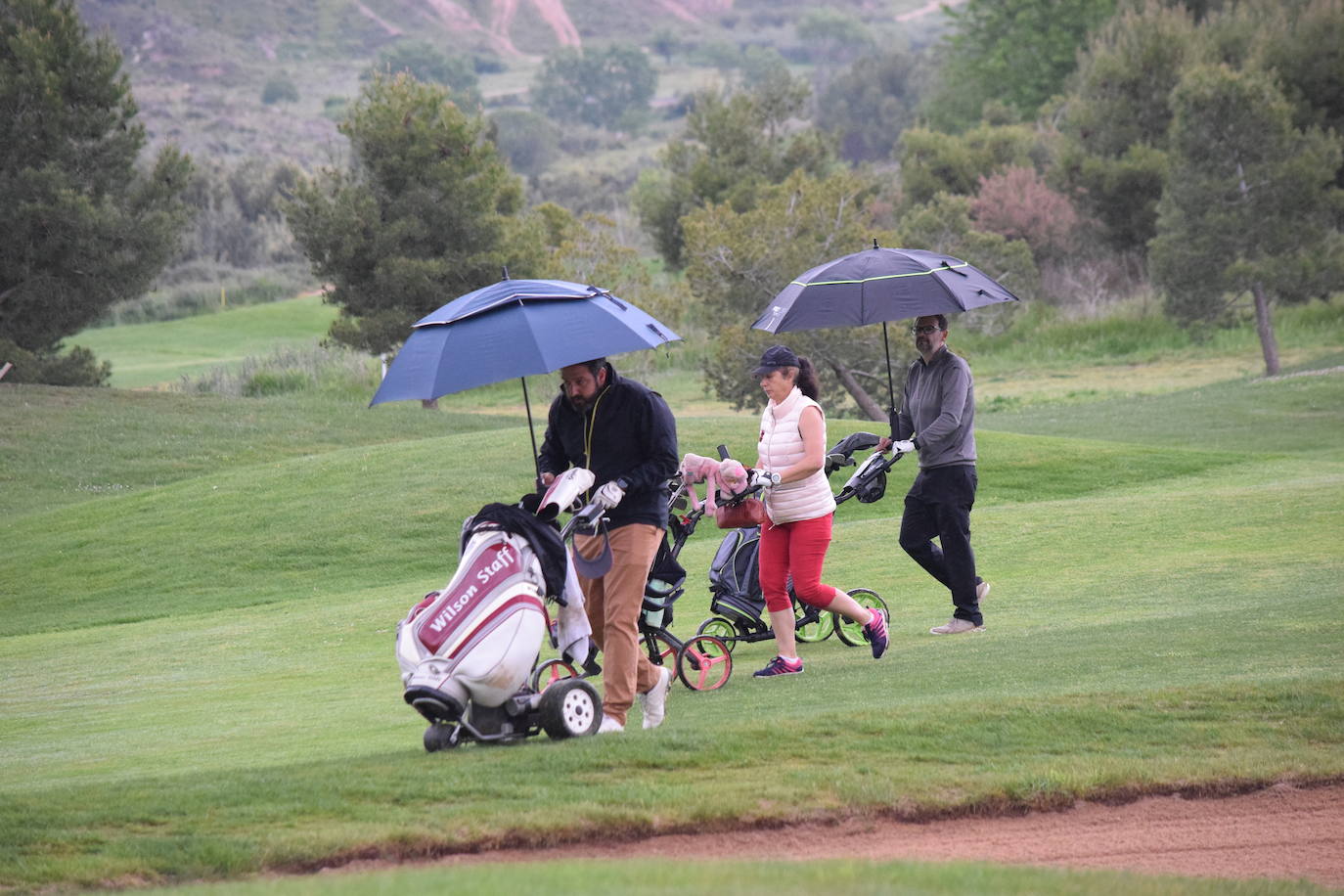 Los participantes en el torneo Bodegas Altanza de la Liga de Golf y Vino disfrutaron de un gran día de gol en El Campo de Logroño.