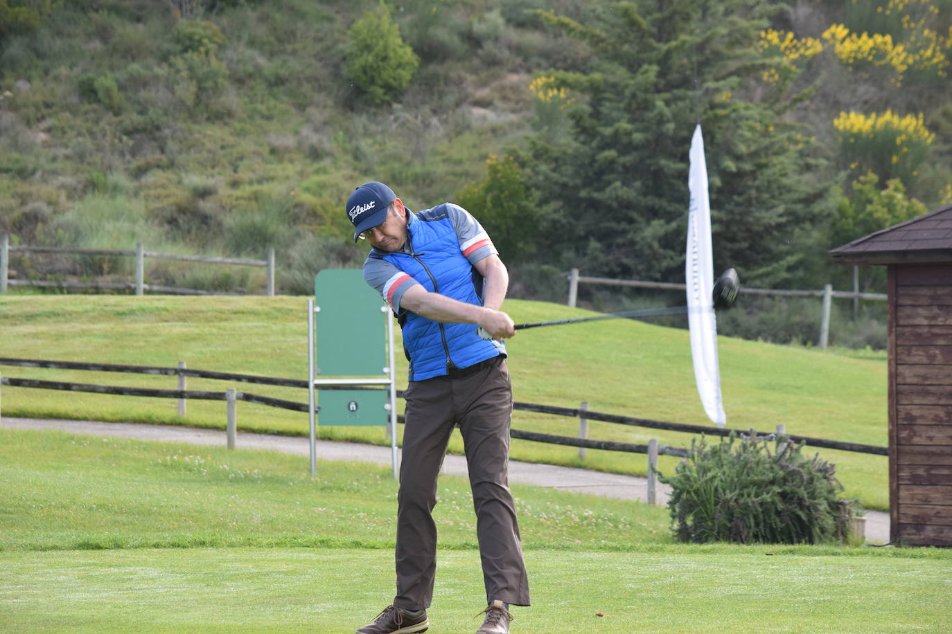 Los participantes el el torneo Bodegas Marco Real de la Liga de Golf y Vino disfrutaron de un gran día de golf en El Campo de Logroño.