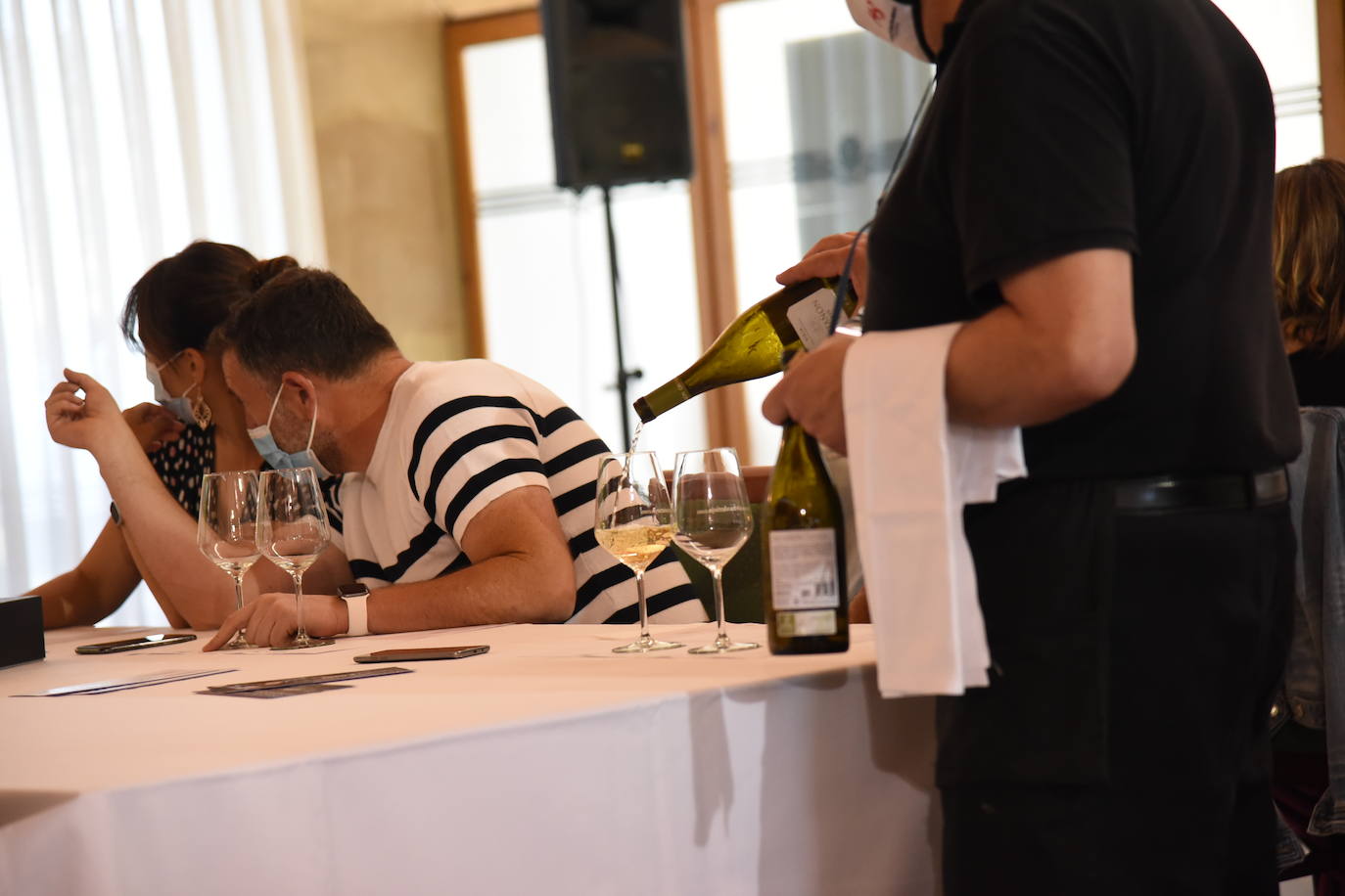 Tras la jornada de juego, los participantes en el torneo Bodegas Ontañón de la Liga de Golf y Vino disfrutaron de los vinos de la bodega en El Campo de Logroño.