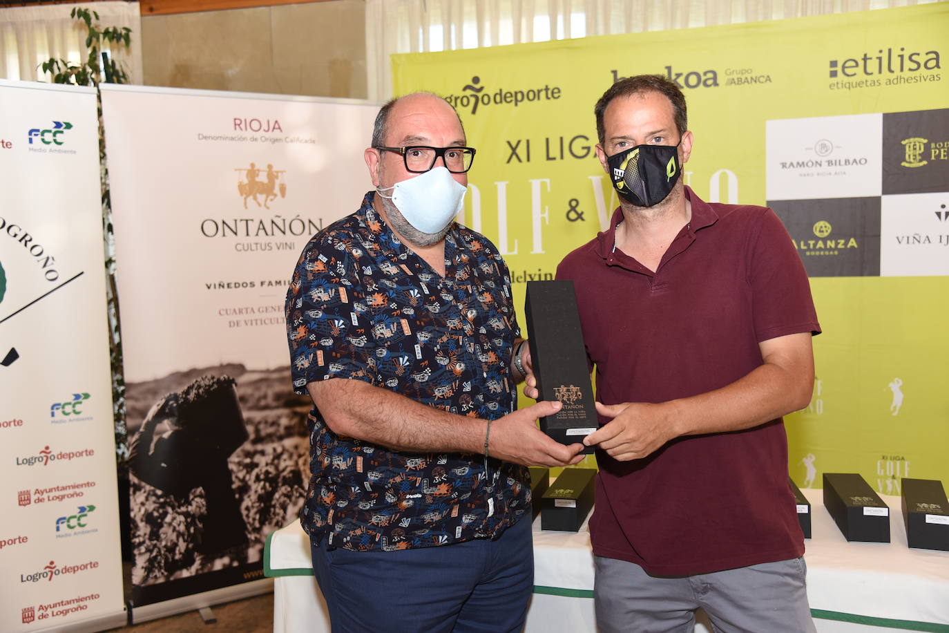 Los ganadores del Torneo Bodegas Ontañón, de la Liga de Golf y Vino, recibieron sus premios.