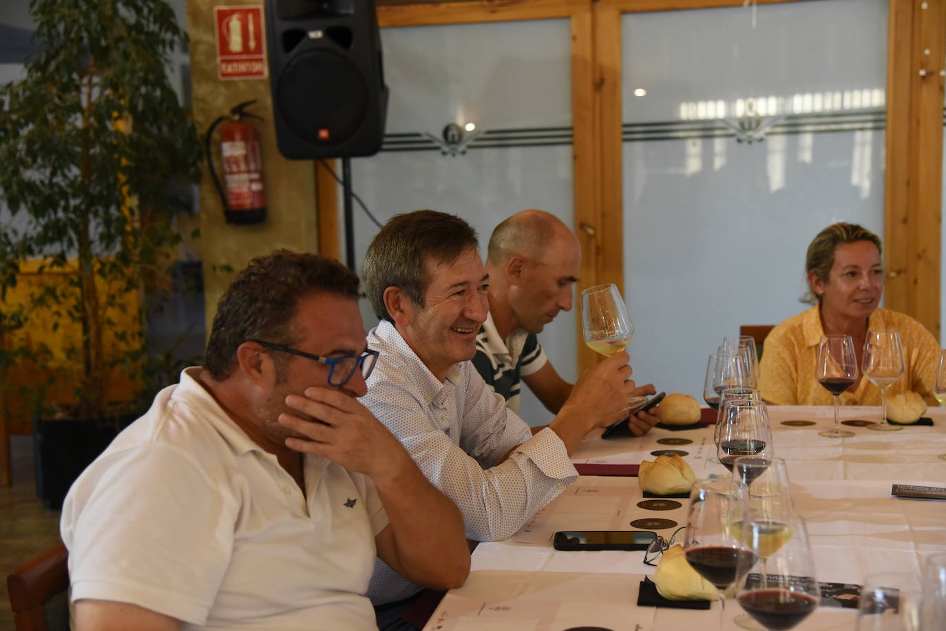 Los jugadores del torneo de patrocinadores de la Liga de Golf y Vino disfrutaron de una cata en El Campo de Logroño. 