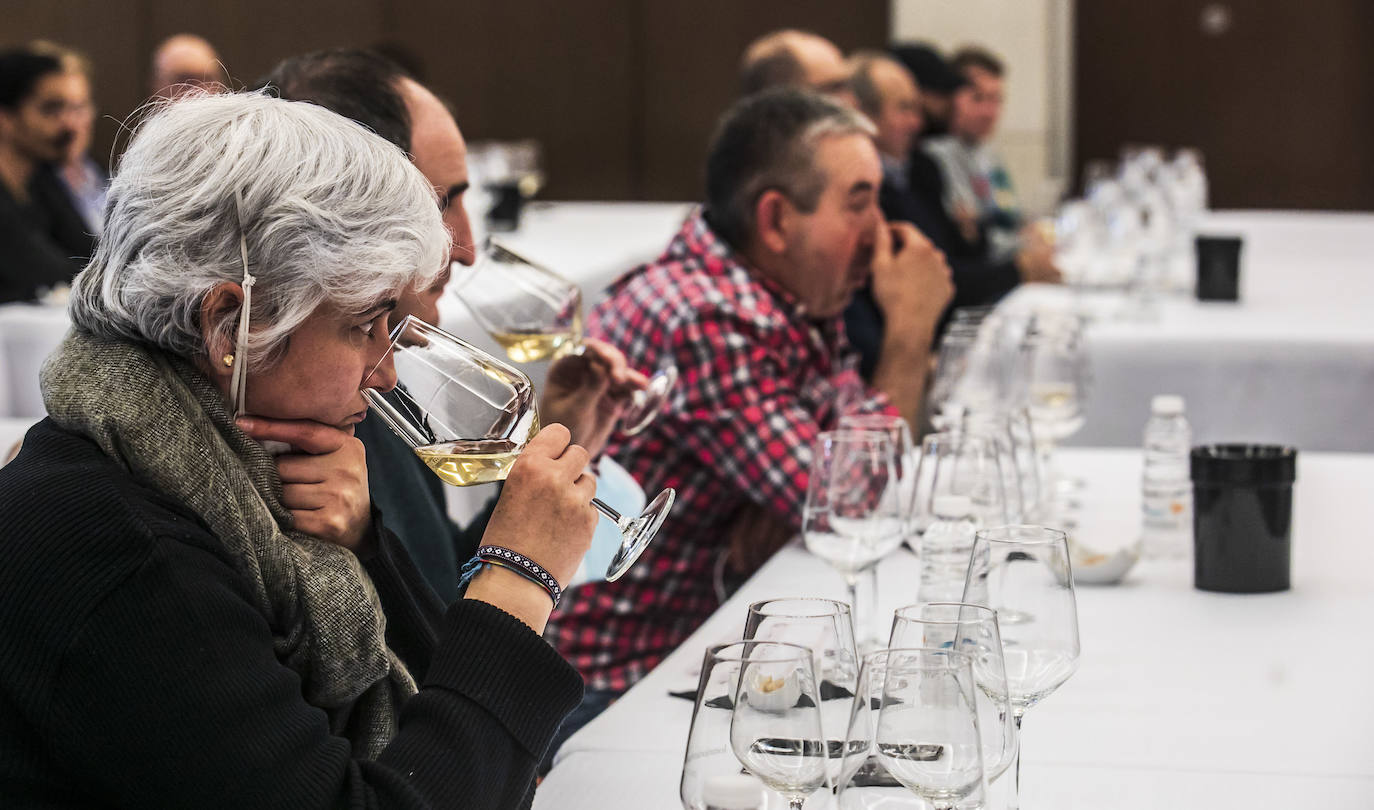 Los vinos del viticultor Carlos Sánchez sorprendieron a los asistentes a la cata de lomejordelvinoderioja.com 