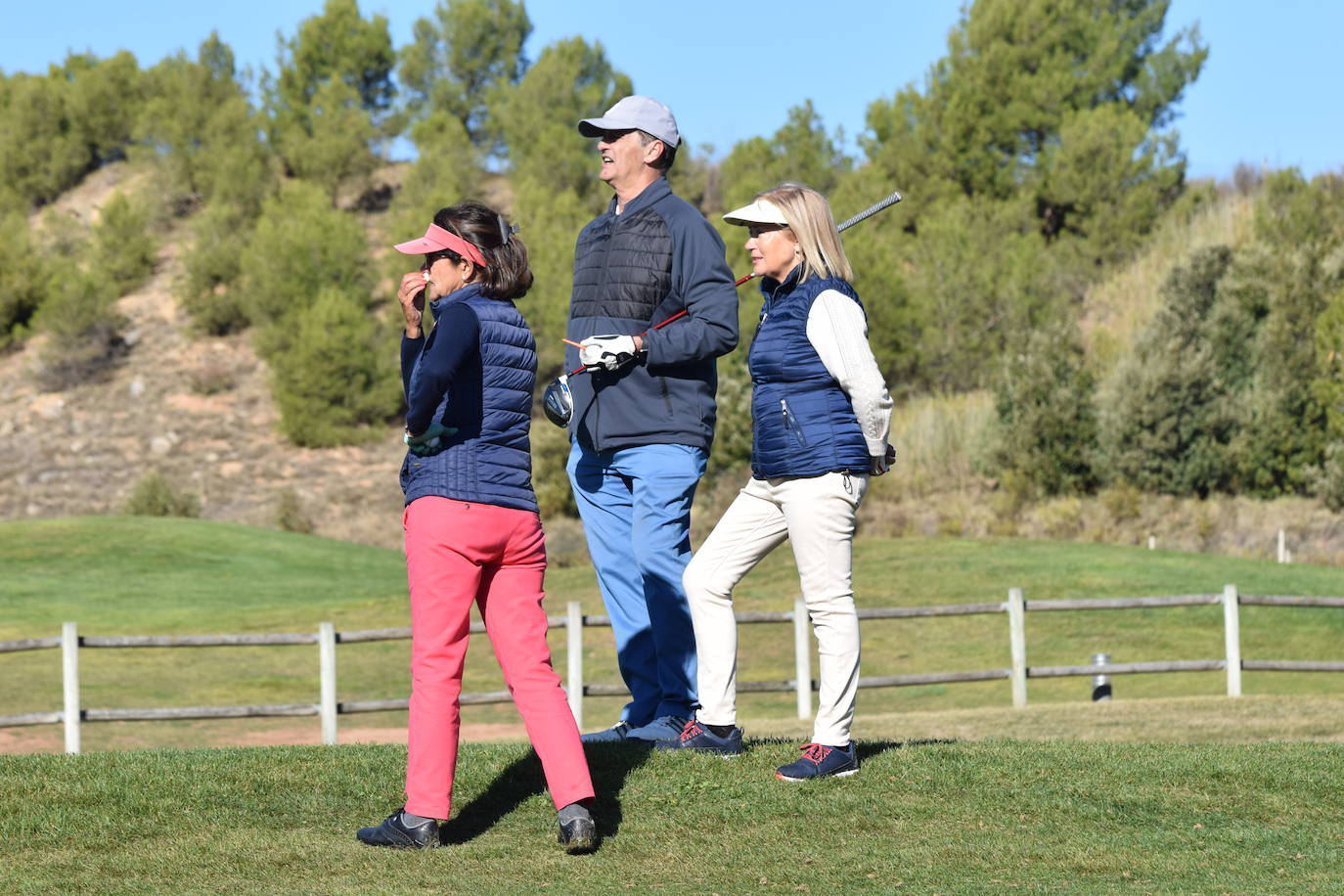Los participantes en el torneo Bodegas Finca de los Arandinos de la Liga de Golf y Vino, organizado por lomejordelvinoerioja.com, disfrutaron de un gran día de juego en El Campo de Logroño.