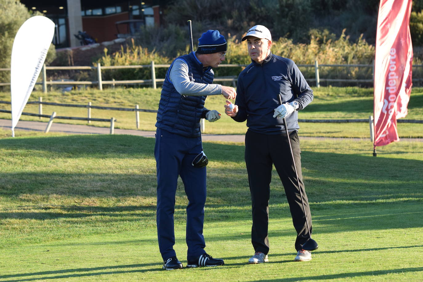 Los participantes en el torneo Finca Valpiedra, de la Liga de Golf y Vino, disfrutaron de un gran día en El Campo de Logroño.