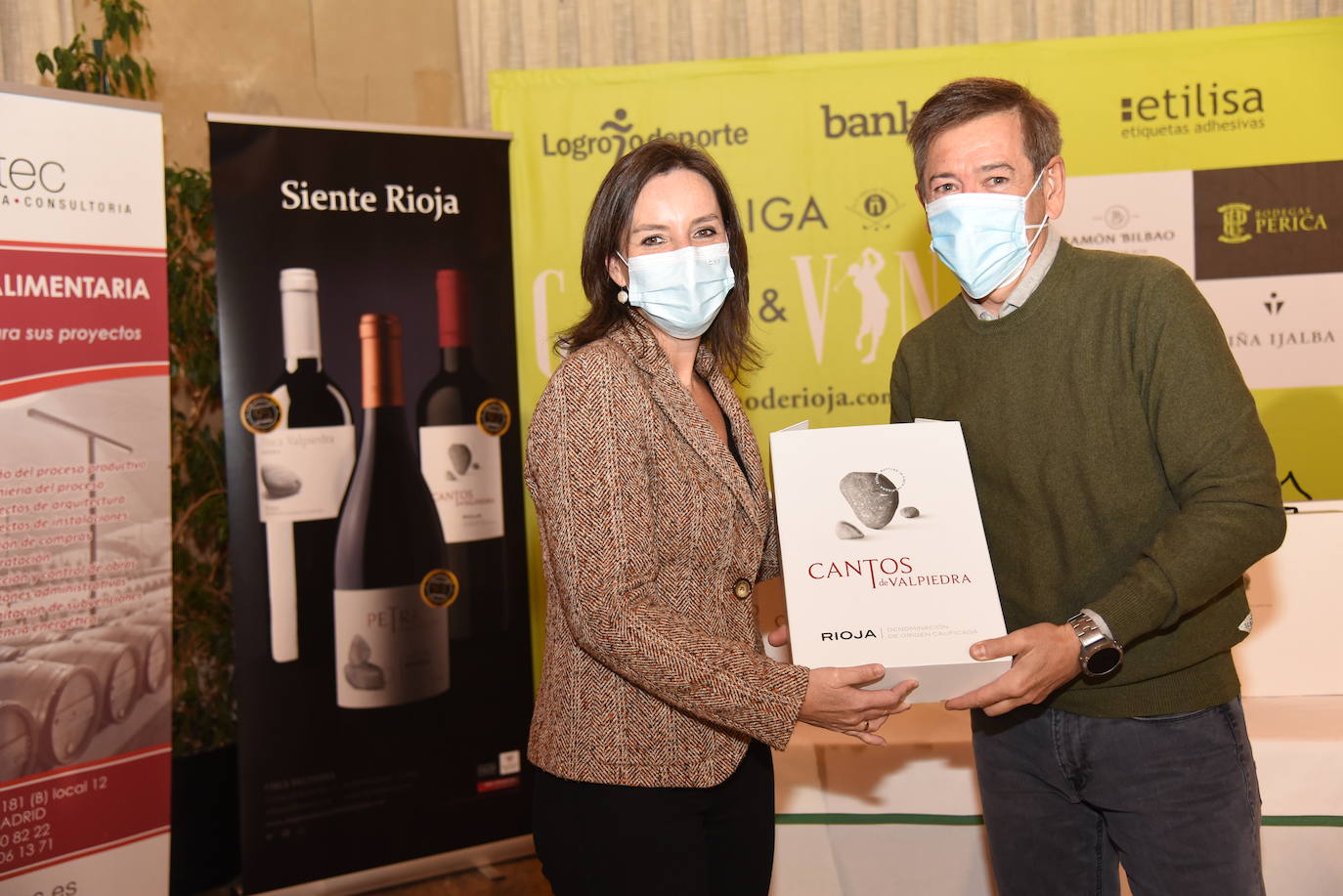 Los ganadores del Torneo Finca Valpiedra, último antes de la gran final de la Liga de Golf y Vino, recibieron sus premios. 