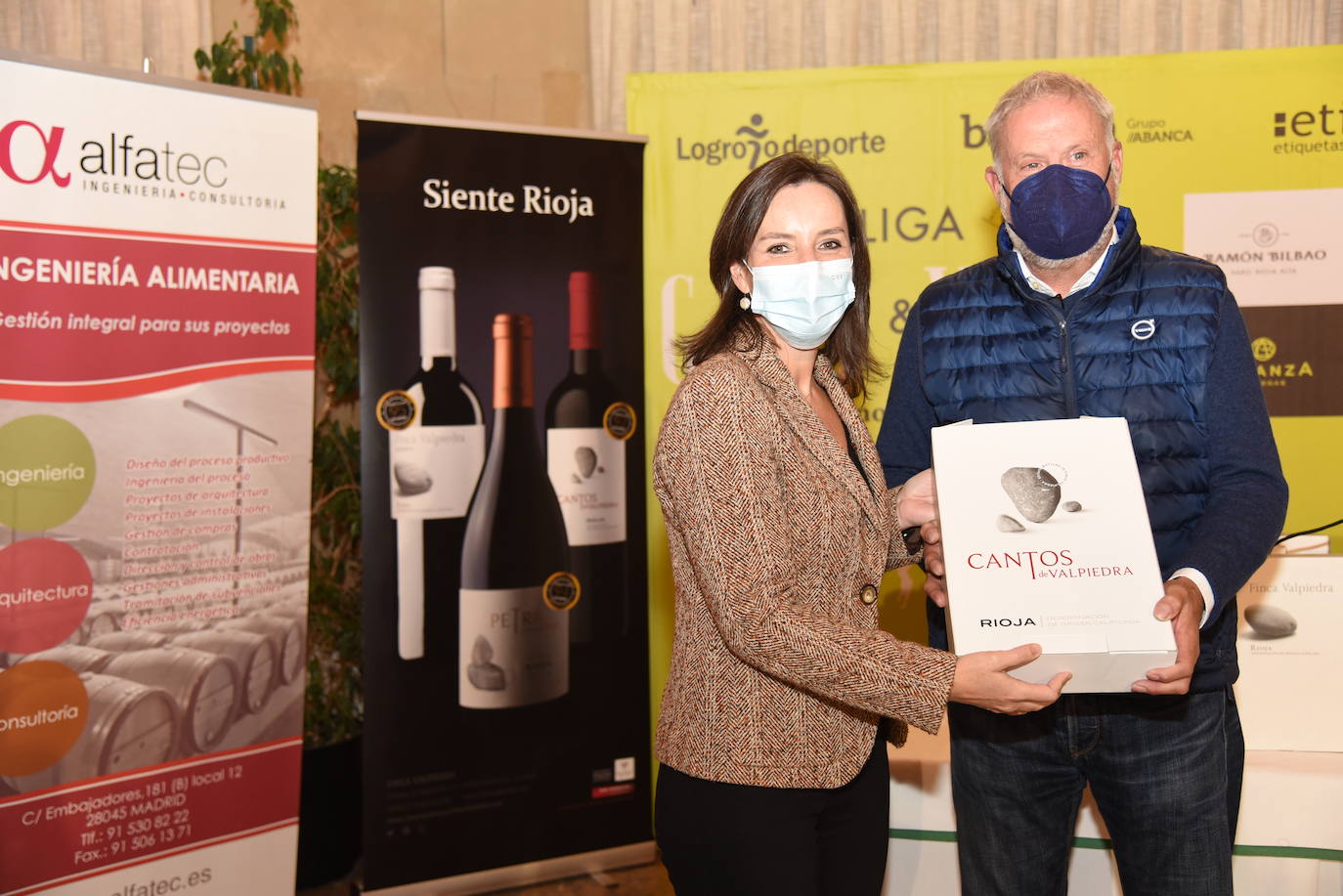 Los ganadores del Torneo Finca Valpiedra, último antes de la gran final de la Liga de Golf y Vino, recibieron sus premios. 