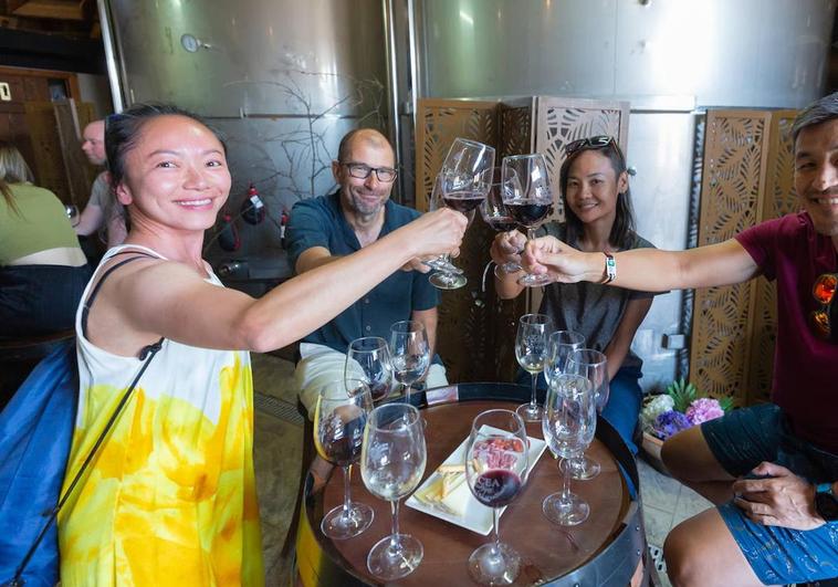 La aerolínea en la que el vino viaja gratis