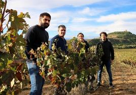 Ismael, Mario, Janire Moraza y Patricio Brongo en la finca Los Terreros.