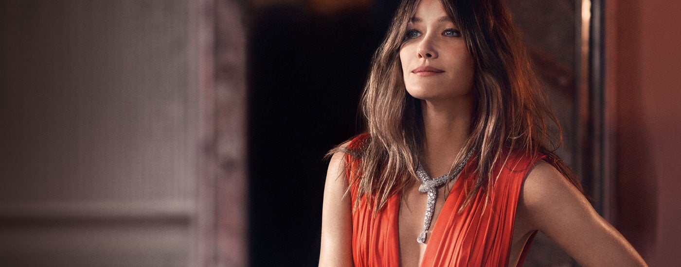 Una joya icónica como la gargantilla Serpenti de Bulgari puede ser un buen regalo autorregalo.