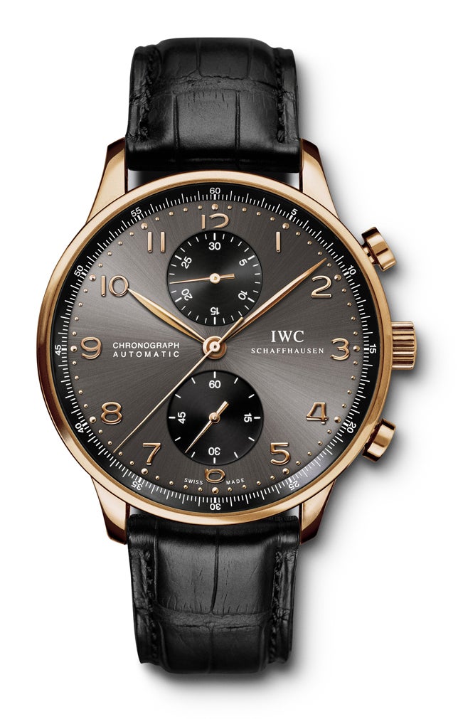 Un modelo masculino que sienta de maravilla a las mujeres elegantes: el modelo Portugieser de IWC.