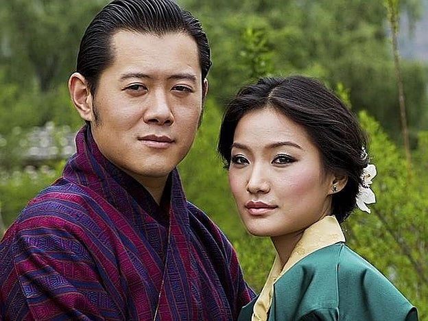 Jetsun Pema tiene 25 años y es feliz con su marido, el quinto "rey dragón".
