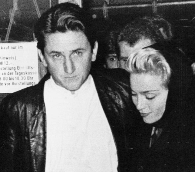 Madonna y Sean Penn se casaron en una mansión de Malibú en 1985, y su matrimonio duró cuatro años. Ahora, 30 años después, parece que estos dos 'corazones rebeldes' vuelven a latir juntos. ¿Habrá sido Penn el primer y último amor de Madonna?