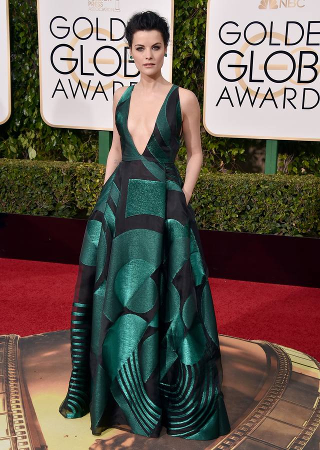 De vértigo era el escote que Jaime Alexander lució sobre la alfombra roja de los Globos de Oro.