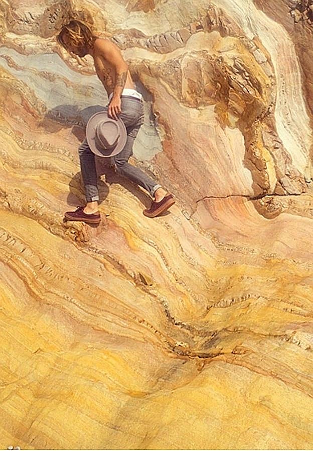 El grupod e Adrián Roma, Marlon, lanzó 'single' en verano ys u primer álbum saldrá a la venta esta primavera.