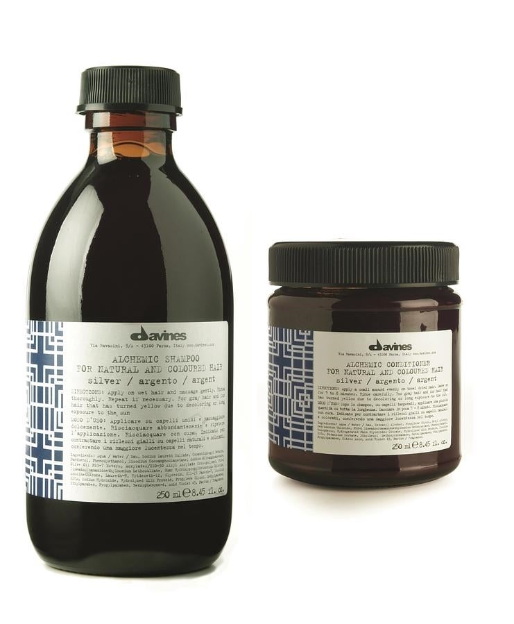 Alchemic system enciende los reflejos del cabello natural o teñido cosméticamente, aporta brillo en profundidad, protege y fortalece su estructura. El champú y acondicionador Silver combaten los reflejos amarillos. Su fórmula enriquecida con proteína de leche y vitamina B5, nutre e hidrata el cabello, manteniendo su intensidad, brillo y luminosidad. (Precio champú: 17,95€ y acondicionador: 26,25€).