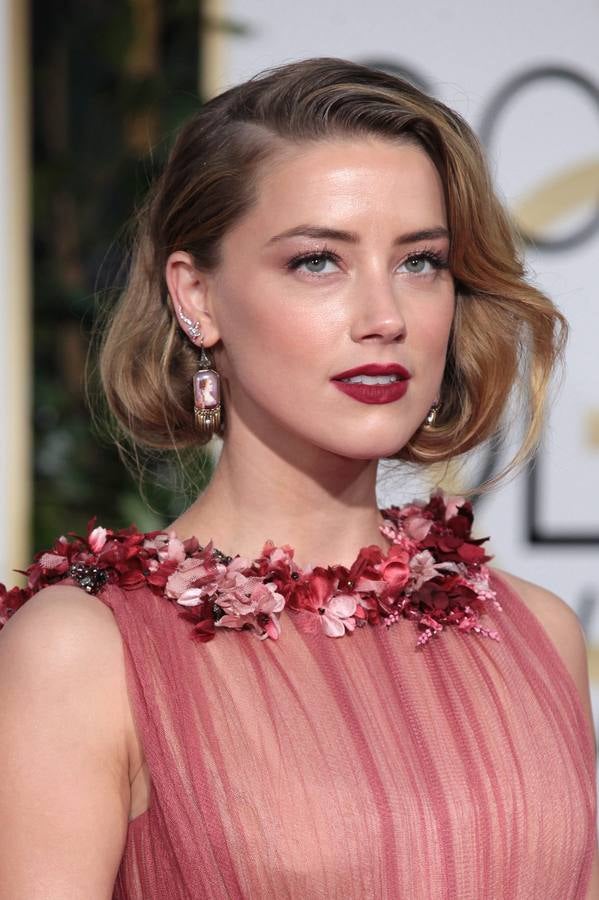 Fue una de las más elegantes de los Globos de Oro 2016 y también se decantó por un falso bob. Amber Heard lució un falso bob con textura en la raíz y ondas en las puntas.