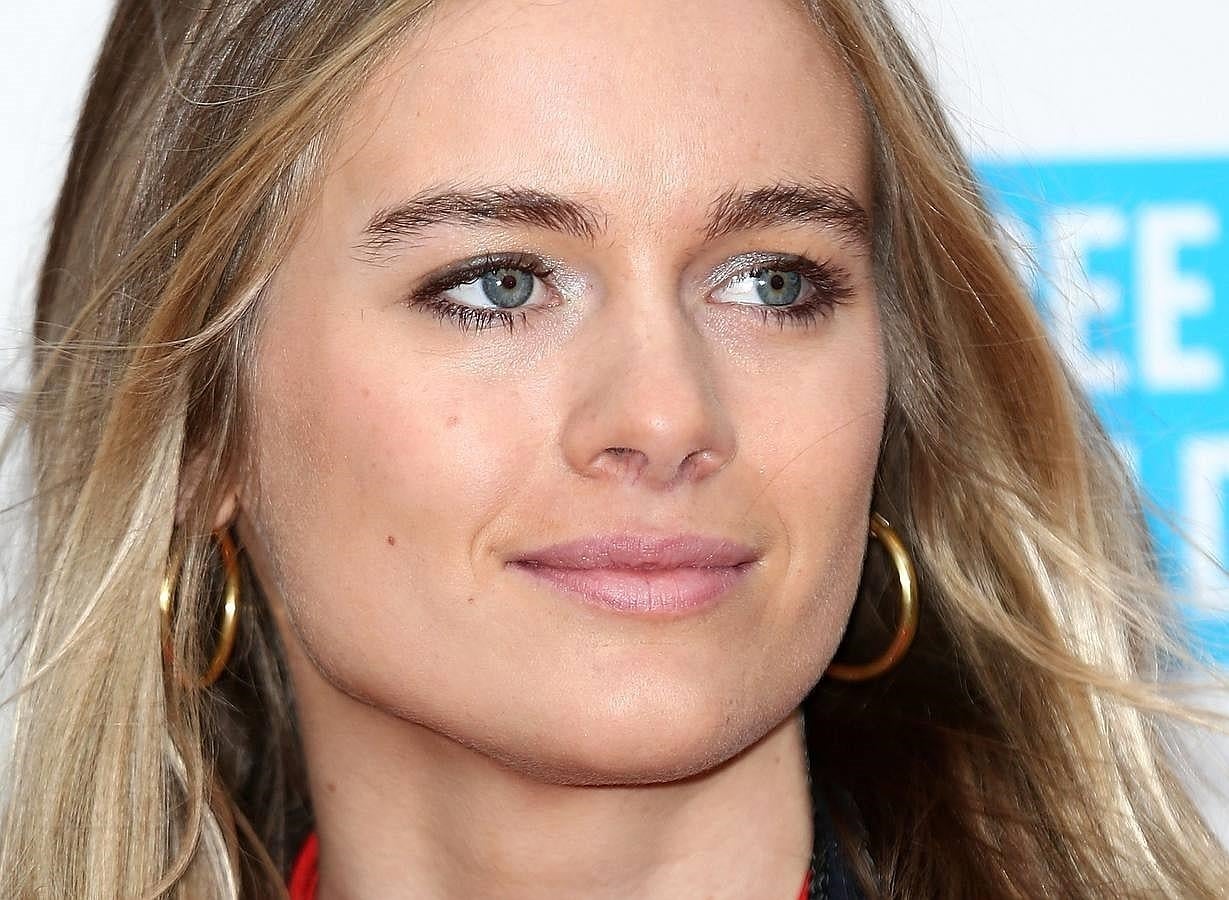 Su origen aristocrático no la ha encorsetado en absoluto. Famosa por mantener un romance con el Príncipe Harry, tiene estudios como actriz y bailarina. En enero de 2015, después de modelar para la marca británica Burberry, firmó con Mulberry para varias acciones. También protagoniza la película de televisión "Bye Bye Man". Aspecto: La frescura y naturalidad impera en sus looks, tiene ese aire de la campiña inglesa impresa en su cutis. Sus cejas, hermosas y pobladas, lucen pelos rebeldes que van a su aire.