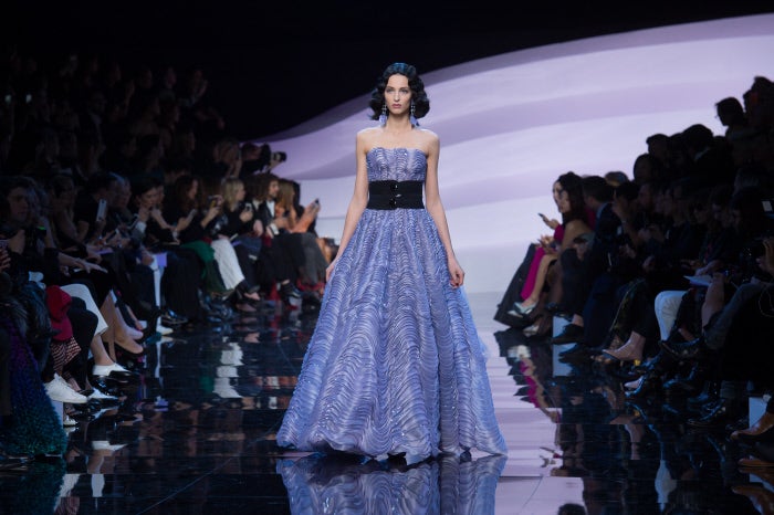La silueta princesa ha protagonizado el desfile de Armani Privé en la Alta Costura de París