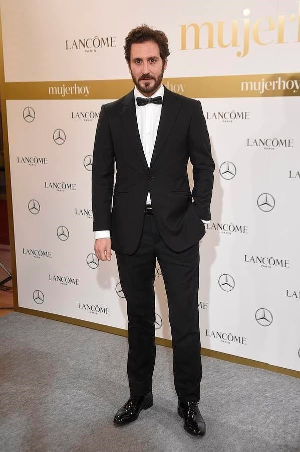 Álex Gadea no quiso perderse nuestra entrega de premios con esmoquin de Alejandro García de la sastrería GJuan.