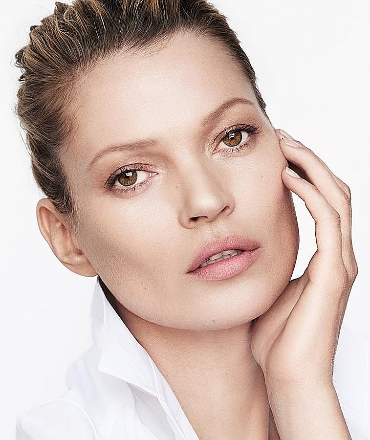 La modelo más célebre de la historia, empezó su carrera a los 14 años y aún sigue activa. Aspecto: Su belleza híper sensual resulta de la mezcla de una dosis de fragilidad y otra de rebeldía. Su rostro de facciones aniñadas, le permite cualquier exceso sin que quede estrafalario. Domina tanto el look natural como el sofisticado y sus peinados siguen causando sensación por su sencillez repleta de glamour.