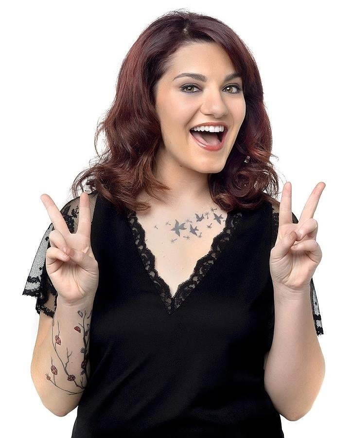 Electric Nana (Madrid, 1987) también sueña con triunfar con tema propio, ‘Now’, con tintes de rock electrónico y movido aire Motown. Por momentos rockera, crece por lo electrónico, muy enérgica y con un estribillo pegadizo producida, mezclada y masterizada por Guille Mostaza (Ellos), que además toca las guitarras, percusiones, sintes, bajos y coros. Ha querido incluir los 3 idiomas que habla: inglés, francés y español en una canción que habla de las contradicciones de la condición humana, y de la libertad de redefinirse a cada momento.