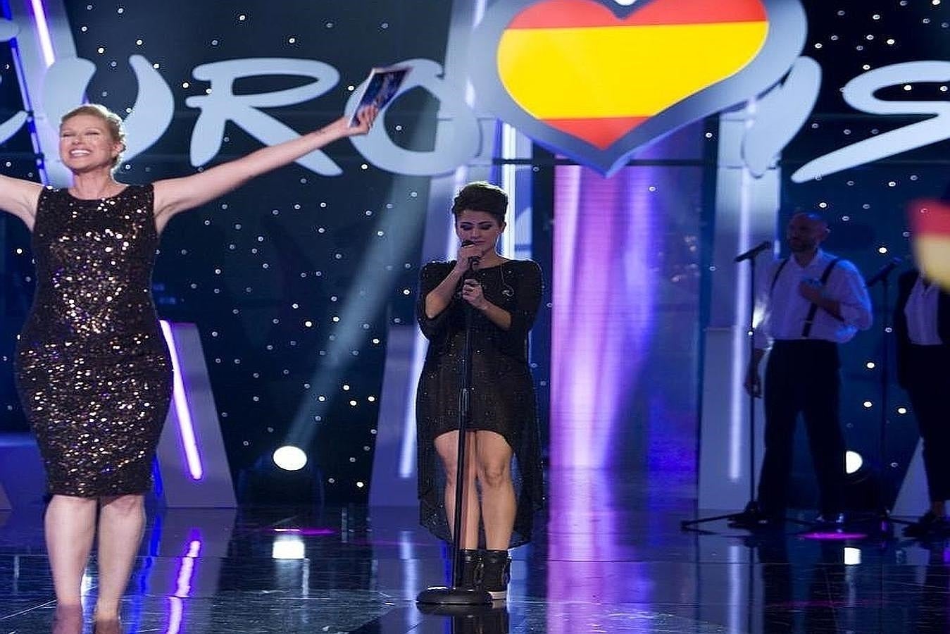 Anne Igartiburu da paso a la segunda actuación de Barei en 'Objetivo Eurovisión'.